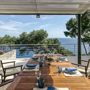 https://blueview-villa.catalonia-hotels.com